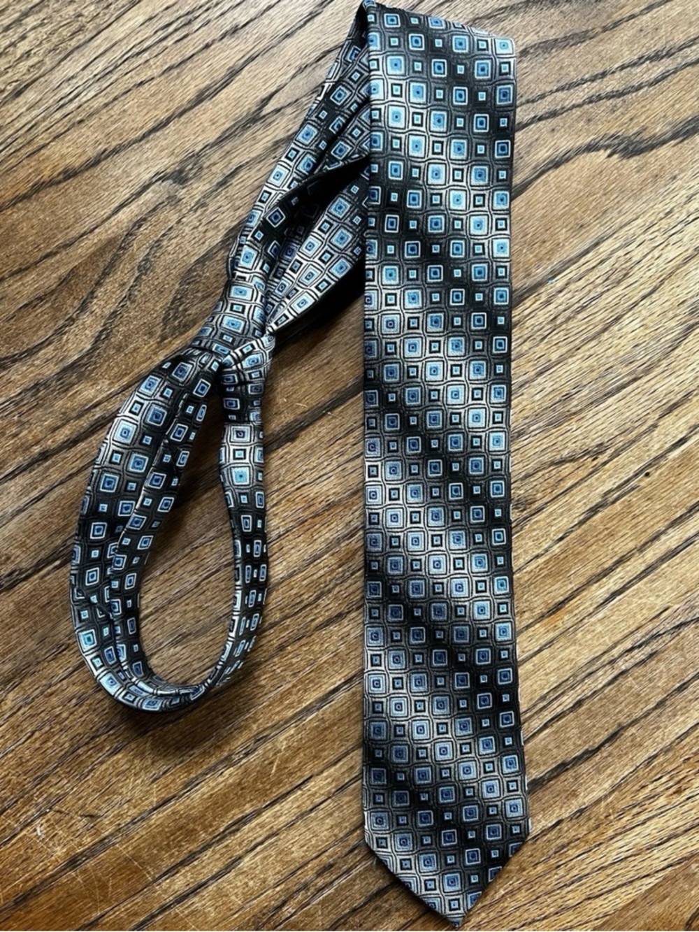 Apt 9 Silver Gray, Blue, and Black Square Tie